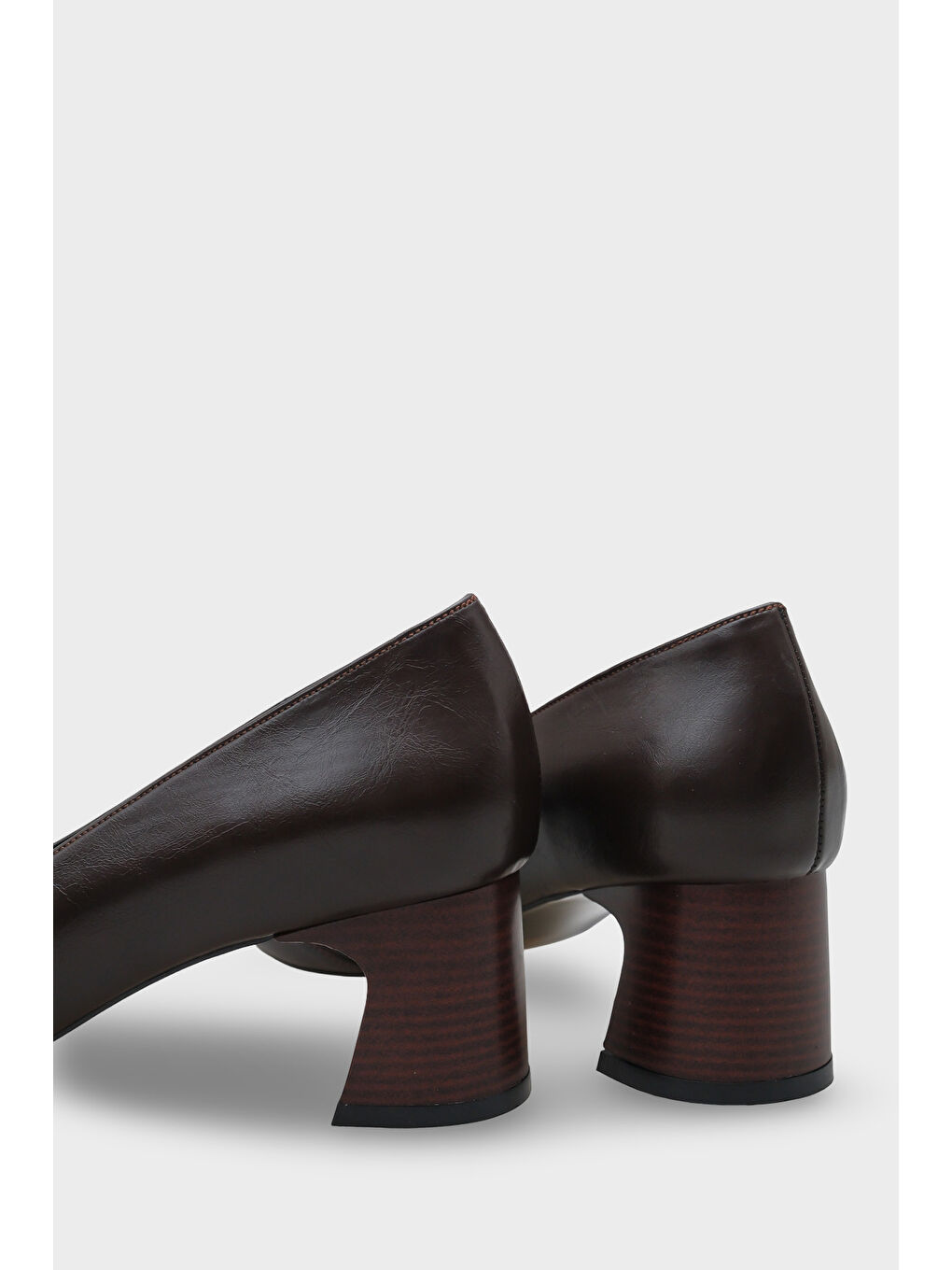 Kahverengi April Ahşap Orta Boy Topuklu Metal Tokalı Sivri Burunlu Kadın Ayakkabı-3