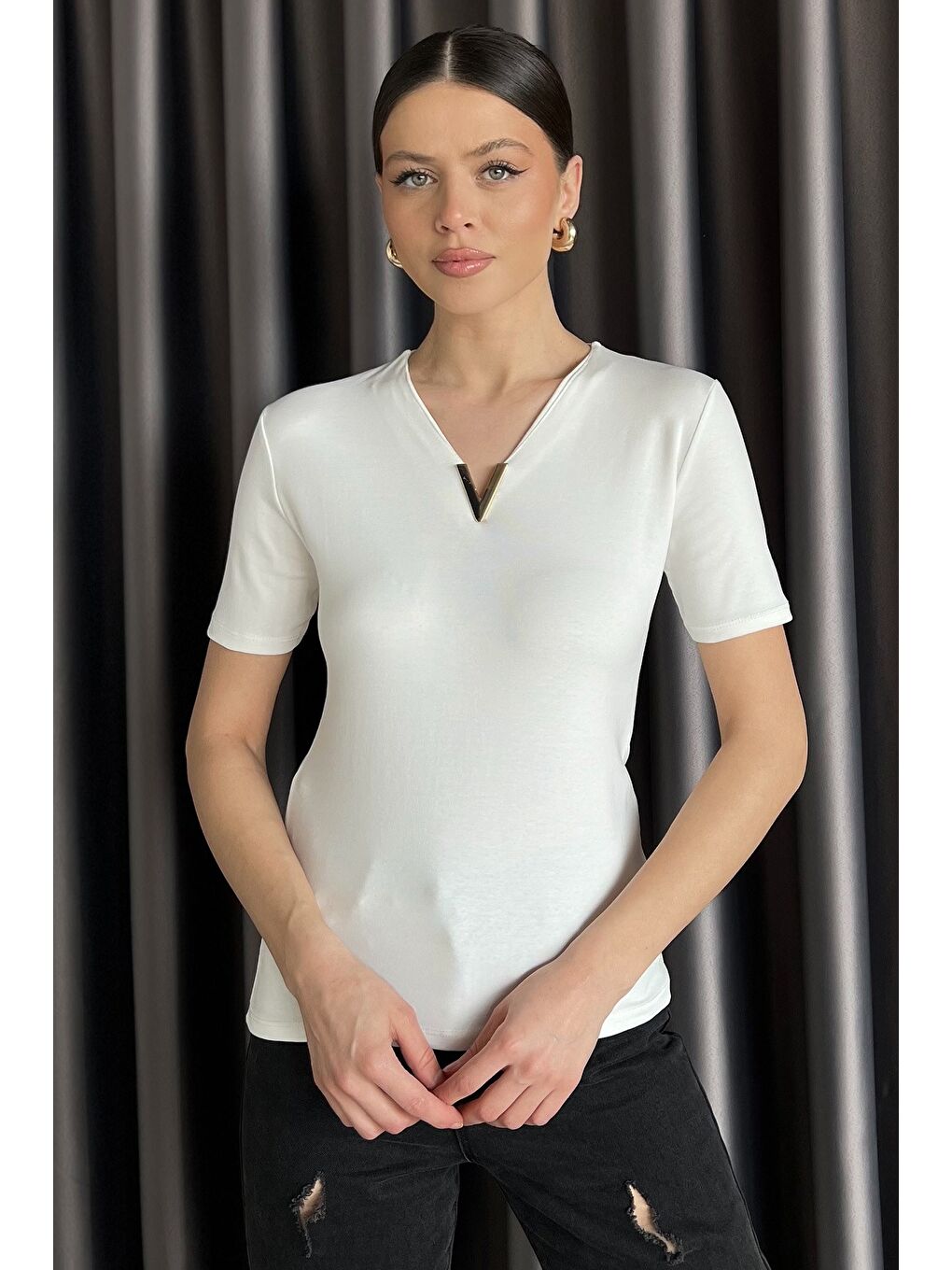 Ekru Kadın V Yaka Gold Toka Detaylı Elastanlı Bluz