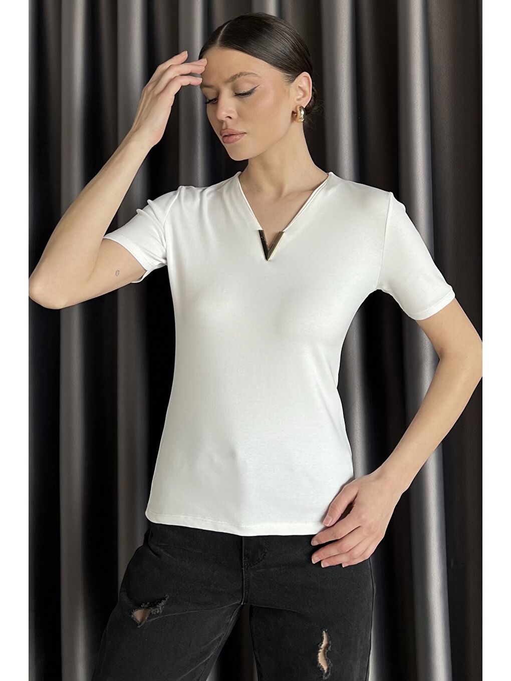 Ekru Kadın V Yaka Gold Toka Detaylı Elastanlı Bluz-1