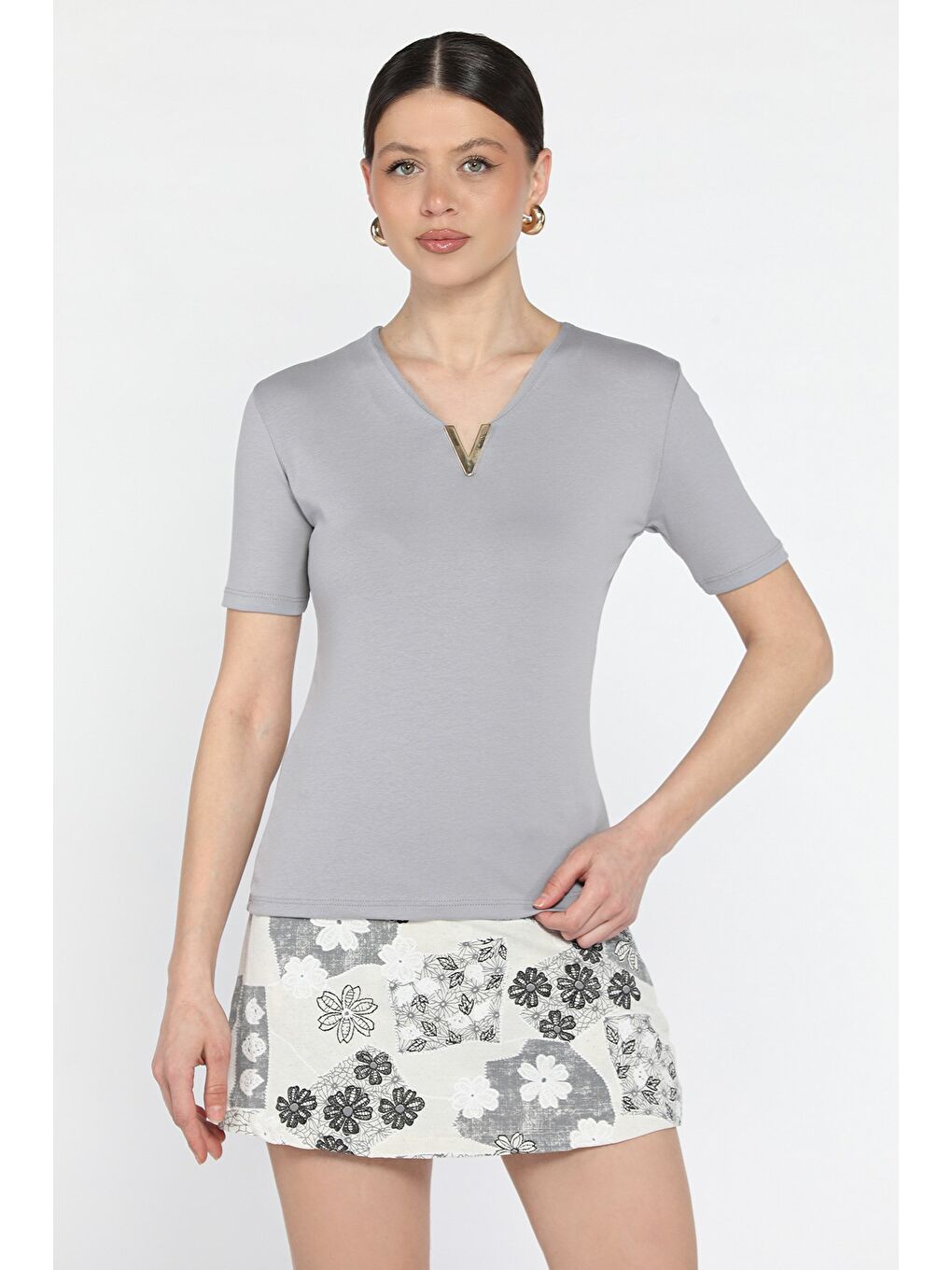 Gri Kadın V Yaka Gold Toka Detaylı Elastanlı Bluz