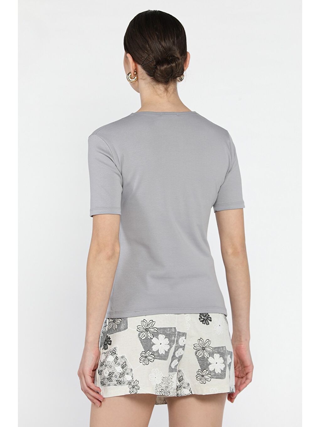 Gri Kadın V Yaka Gold Toka Detaylı Elastanlı Bluz-2