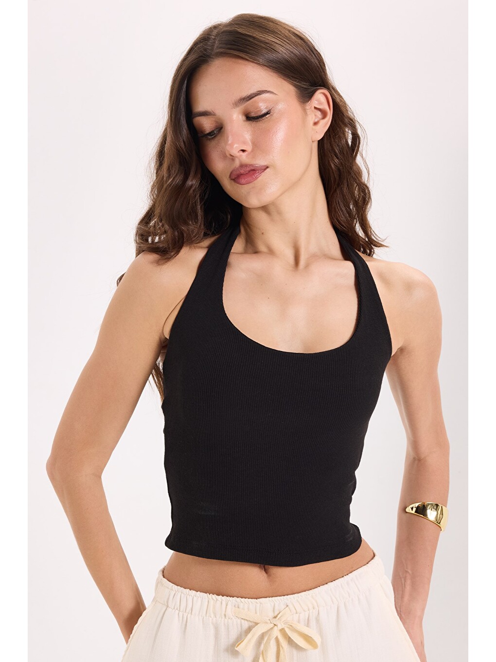 Kadın Slim Fit Dar Kesim Pamuklu Halter Yaka Kaşkorse Siyah Crop-2
