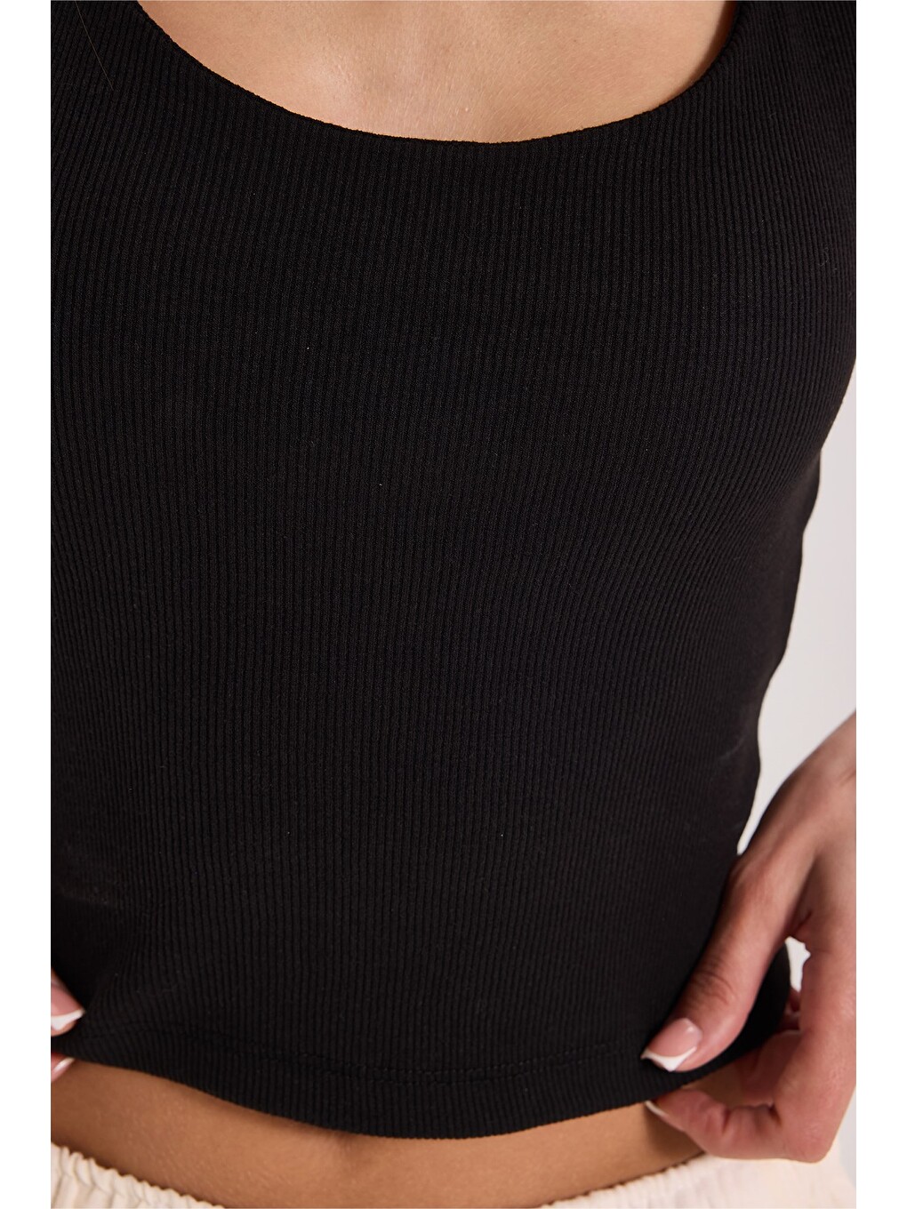 Kadın Slim Fit Dar Kesim Pamuklu Halter Yaka Kaşkorse Siyah Crop-5
