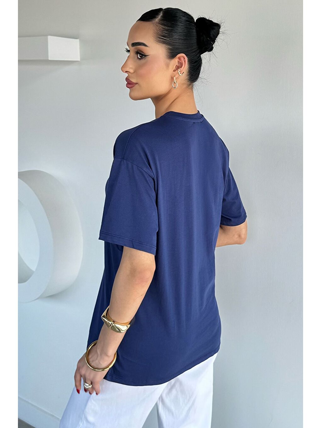 Lacivert Kadın Bisiklet Yaka Nakışlı Tişört-3
