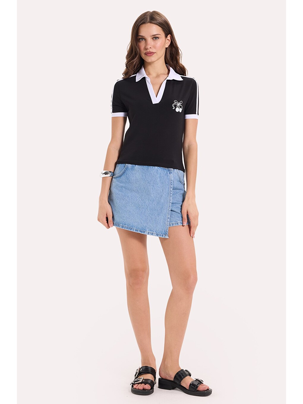 Kadın Slim Fit Dar Kesim Kısa Kollu Baskılı Omzu Şeritli V Yaka Siyah Tişört Body-1