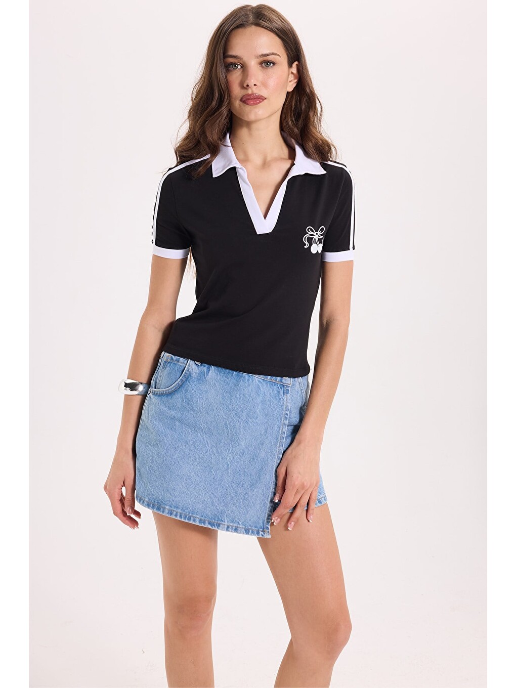 Kadın Slim Fit Dar Kesim Kısa Kollu Baskılı Omzu Şeritli V Yaka Siyah Tişört Body-3