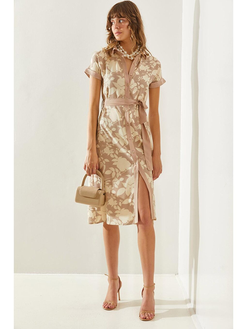 Bej Kadın Yaprak Desenli Kuşaklı Düğmeli Midi Boy Elbise