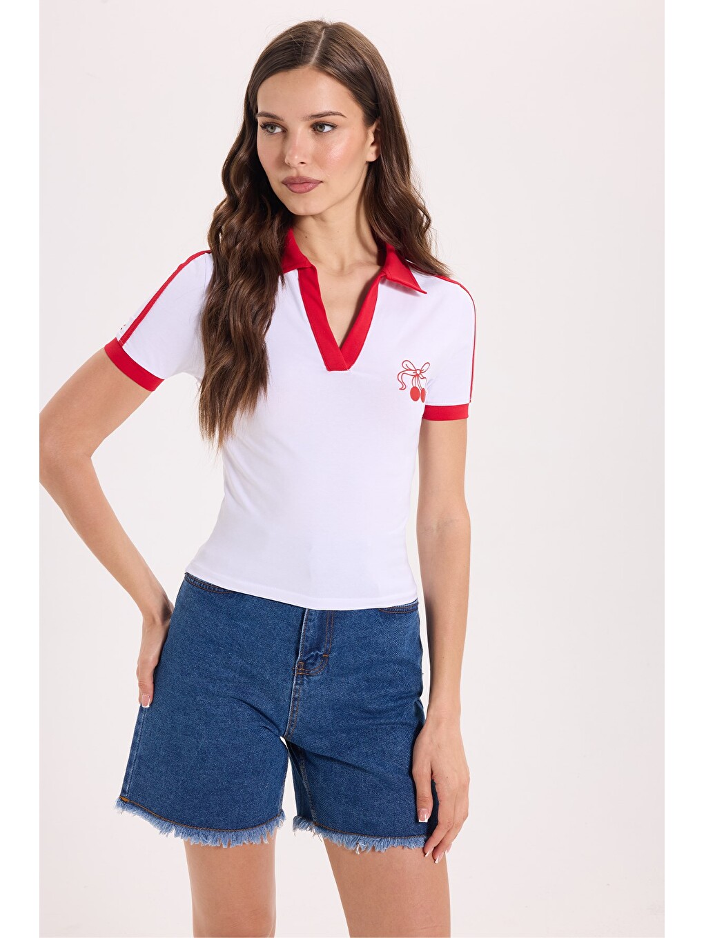 Kadın Slim Fit Dar Kesim Kısa Kollu Baskılı Omzu Şeritli V Yaka Beyaz Tişört Body-3