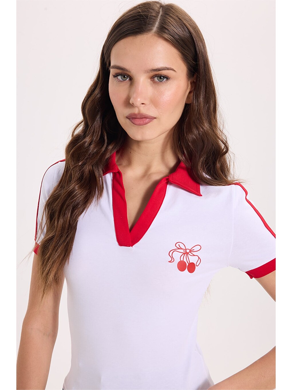 Kadın Slim Fit Dar Kesim Kısa Kollu Baskılı Omzu Şeritli V Yaka Beyaz Tişört Body-4