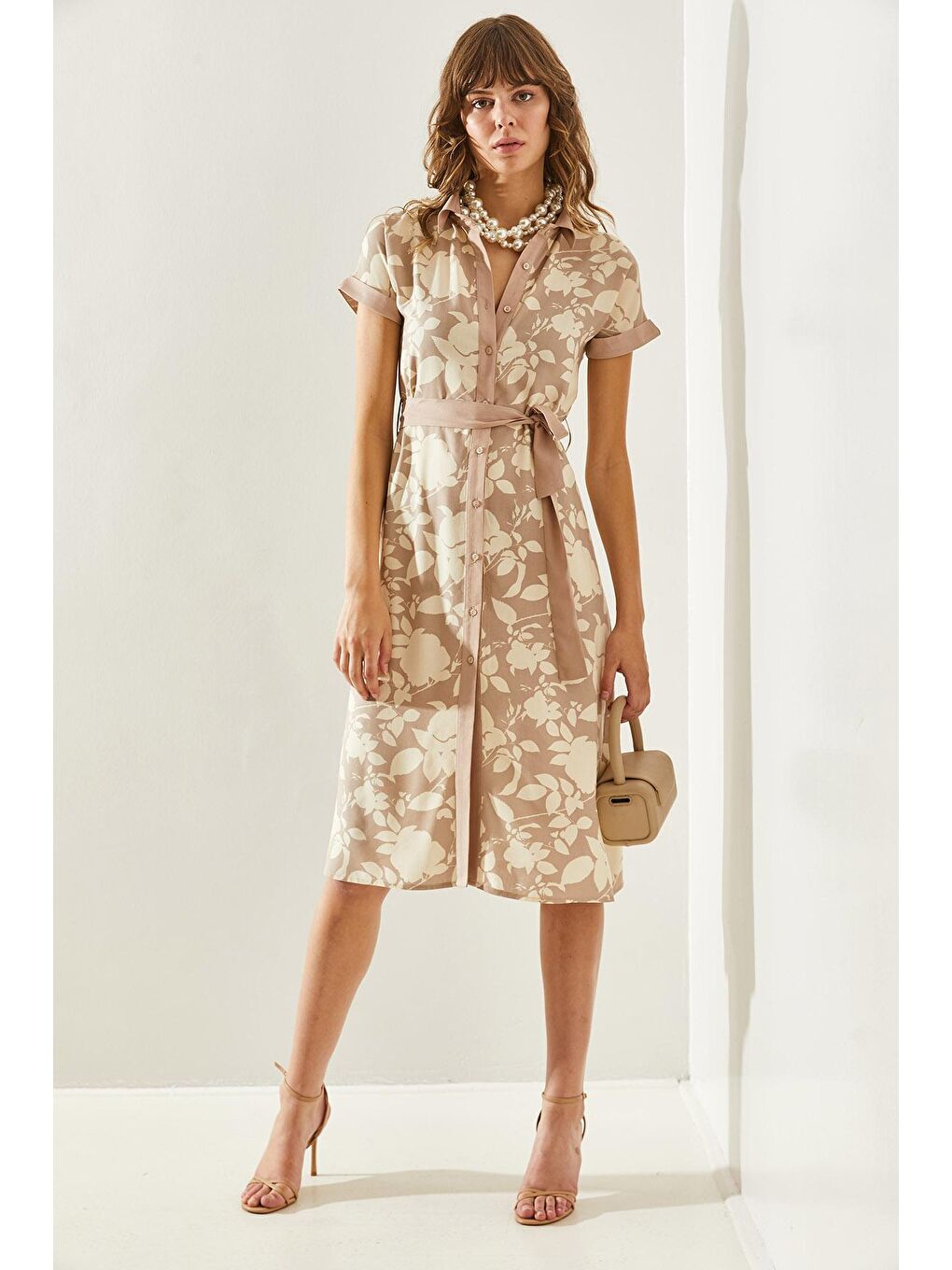 Bej Kadın Yaprak Desenli Kuşaklı Düğmeli Midi Boy Elbise-3