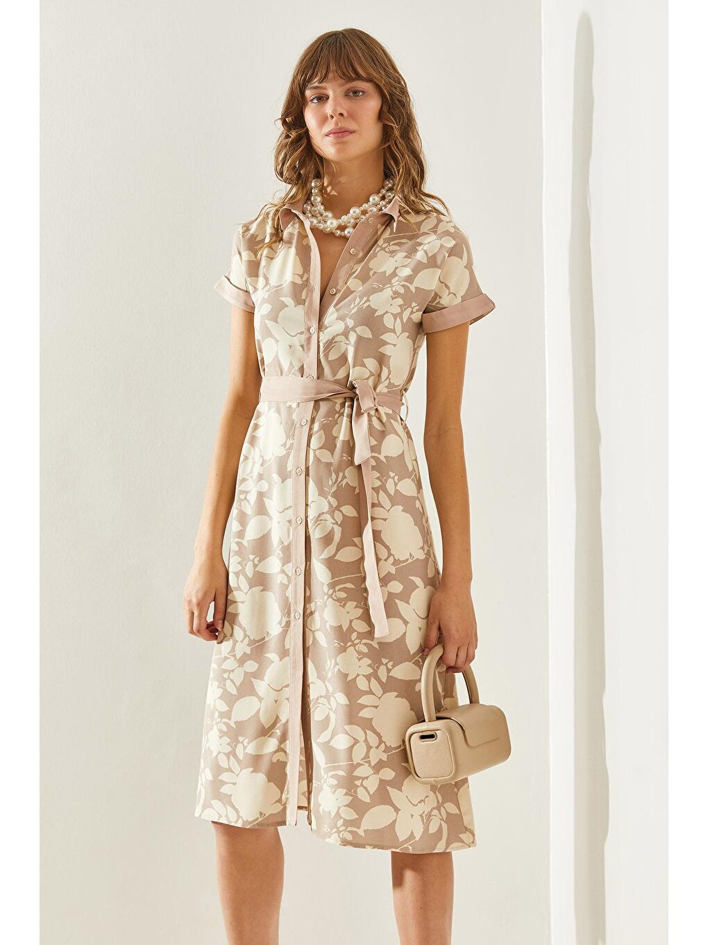 Bej Kadın Yaprak Desenli Kuşaklı Düğmeli Midi Boy Elbise-4