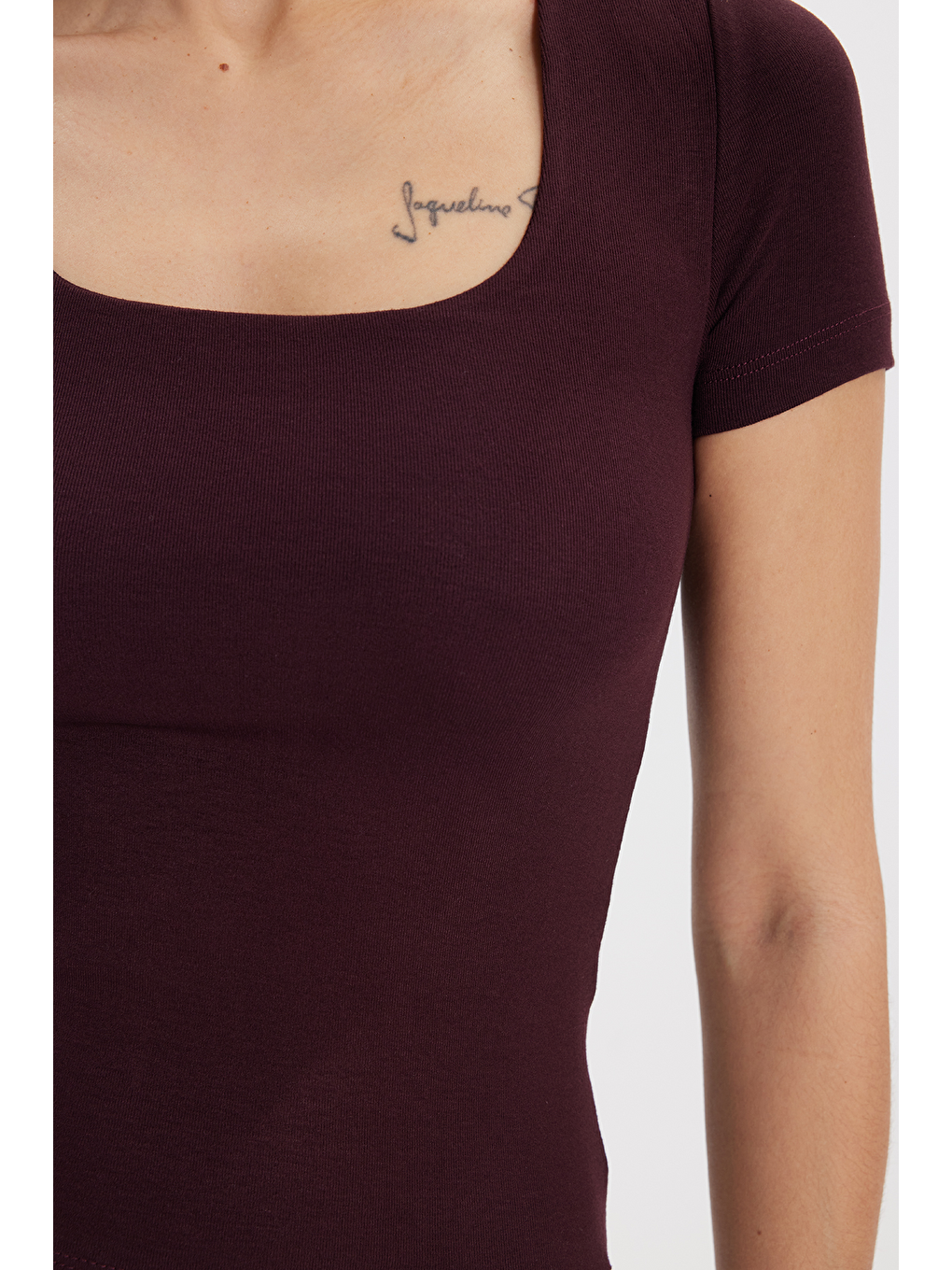 Kadın Slim Fit Dar Kesim Modal Kumaş Yumuşak Dokulu Pamuklu Kare Yaka Kısa Kollu Mürdüm Tişört-3
