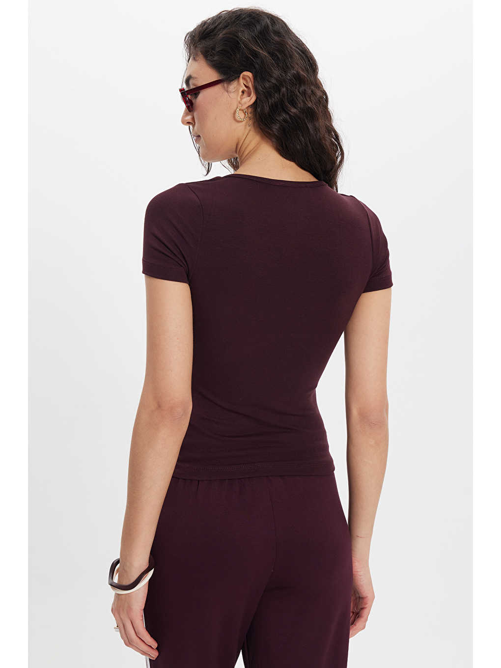 Kadın Slim Fit Dar Kesim Modal Kumaş Yumuşak Dokulu Pamuklu Kare Yaka Kısa Kollu Mürdüm Tişört-5