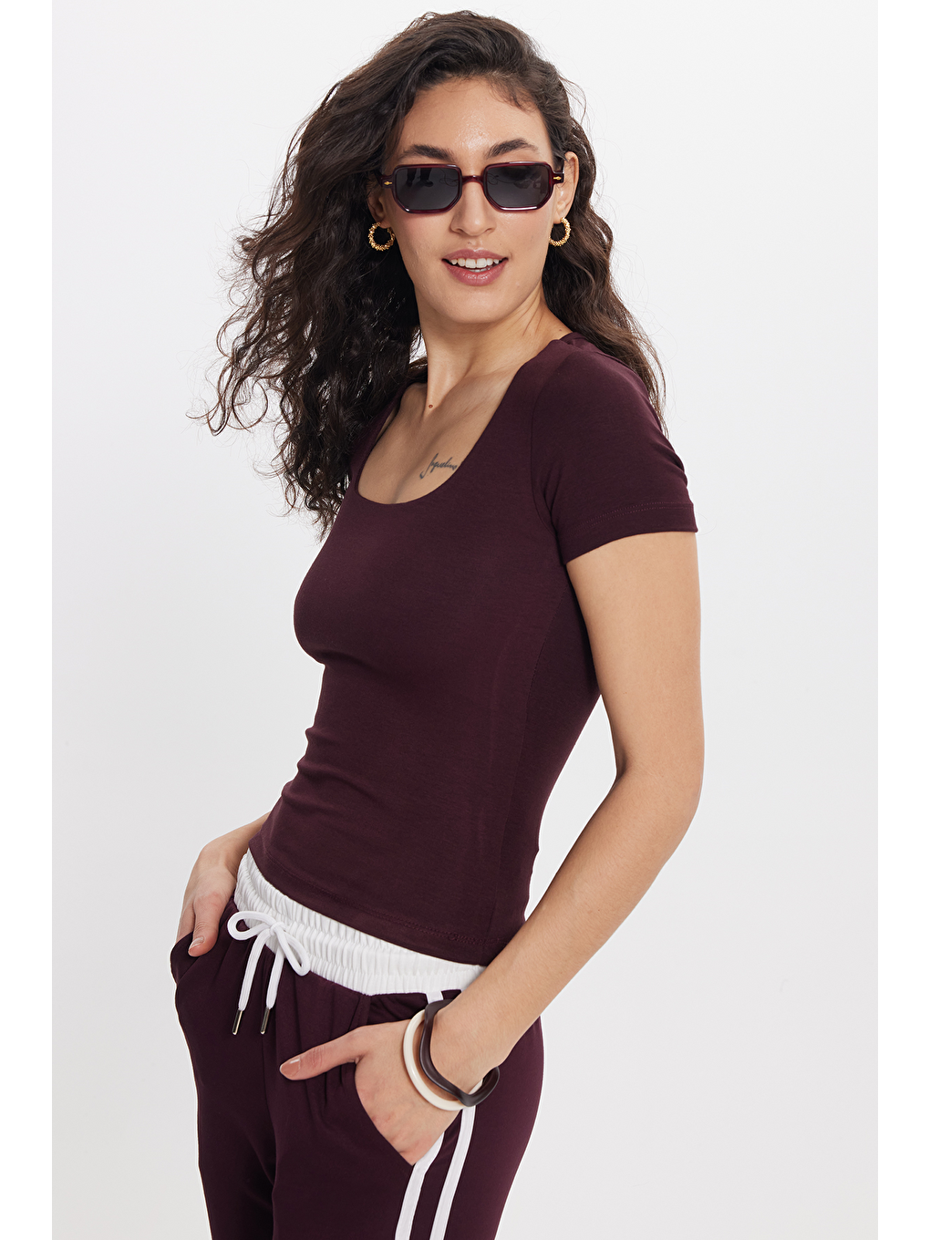 Kadın Slim Fit Dar Kesim Modal Kumaş Yumuşak Dokulu Pamuklu Kare Yaka Kısa Kollu Mürdüm Tişört-6