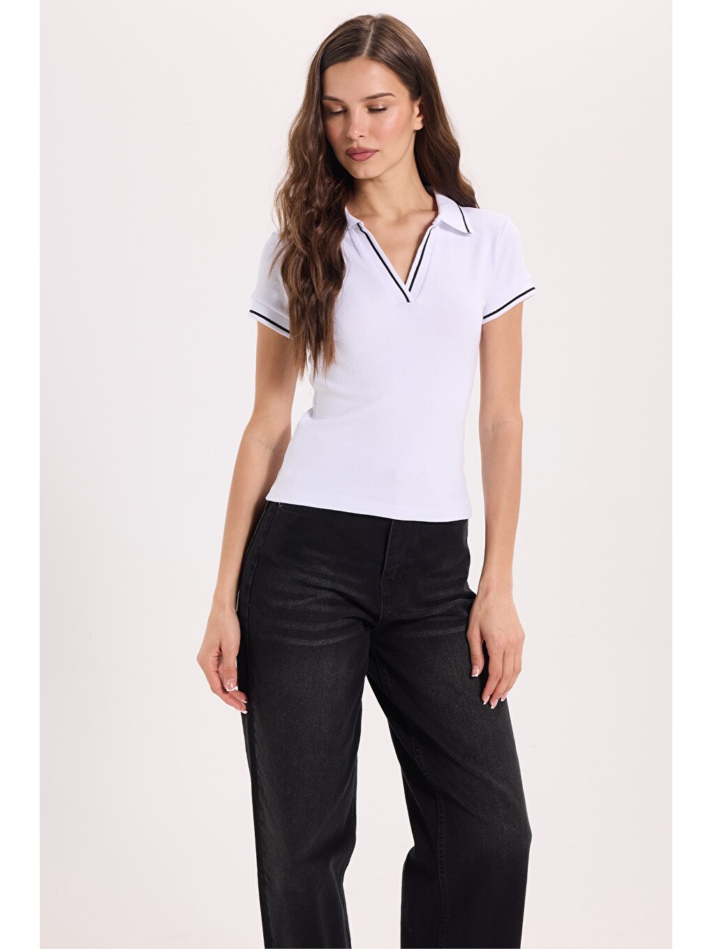 Kadın Slim Fit Dar Kesim Pamuklu Polo Yaka Kısa Kollu Beyaz Tişört-2