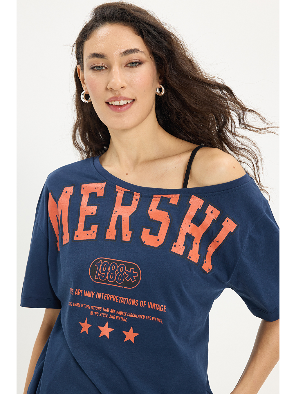 Kadın Oversize Geniş Kesim %100 Pamuk Kayık Yaka Kısa Kollu Baskılı Lacivert Tişört-2