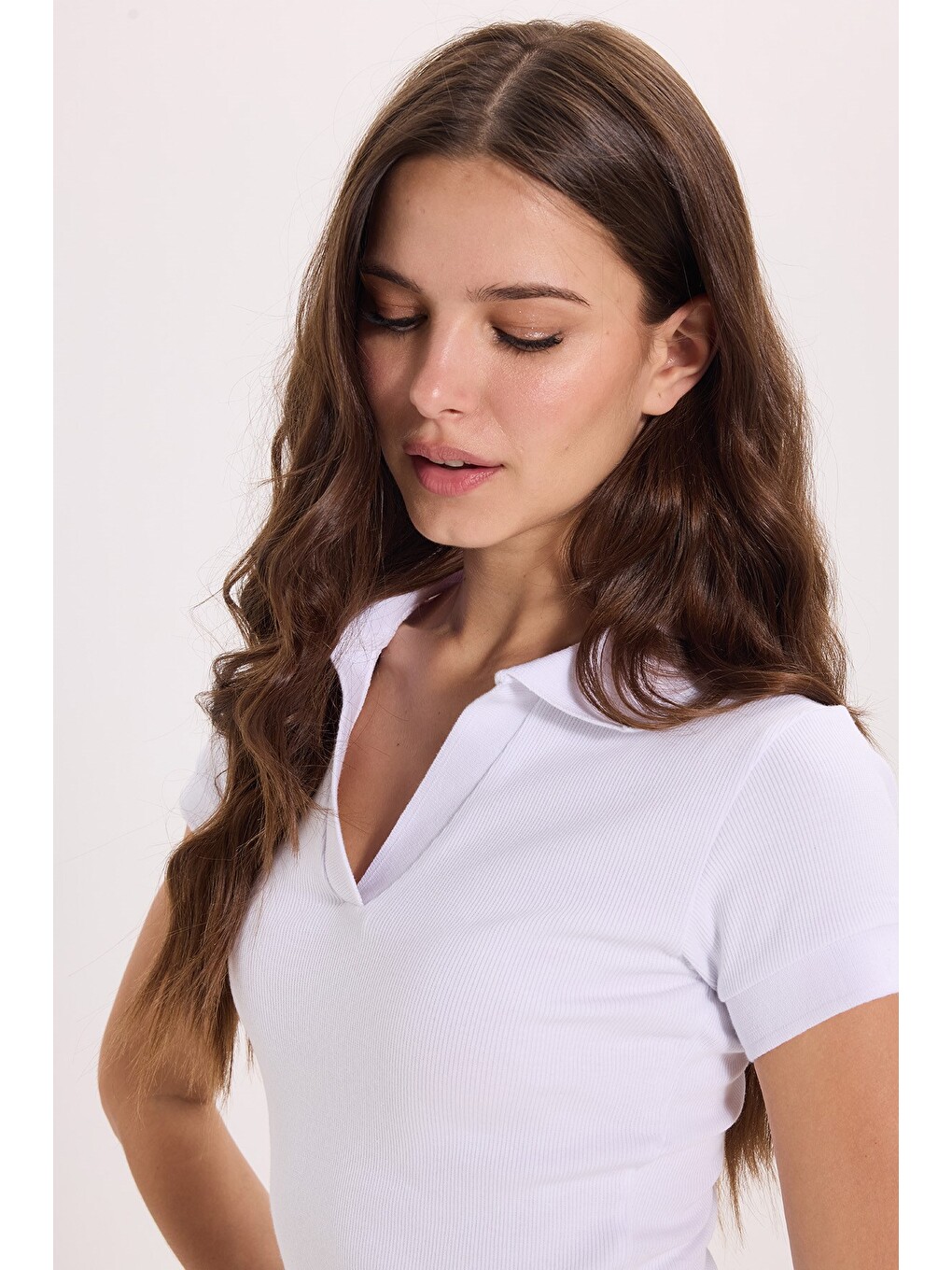 Kadın Slim Fit Dar Kesim Pamuklu Kısa Kollu Beyaz Polo Yaka Tişört-5