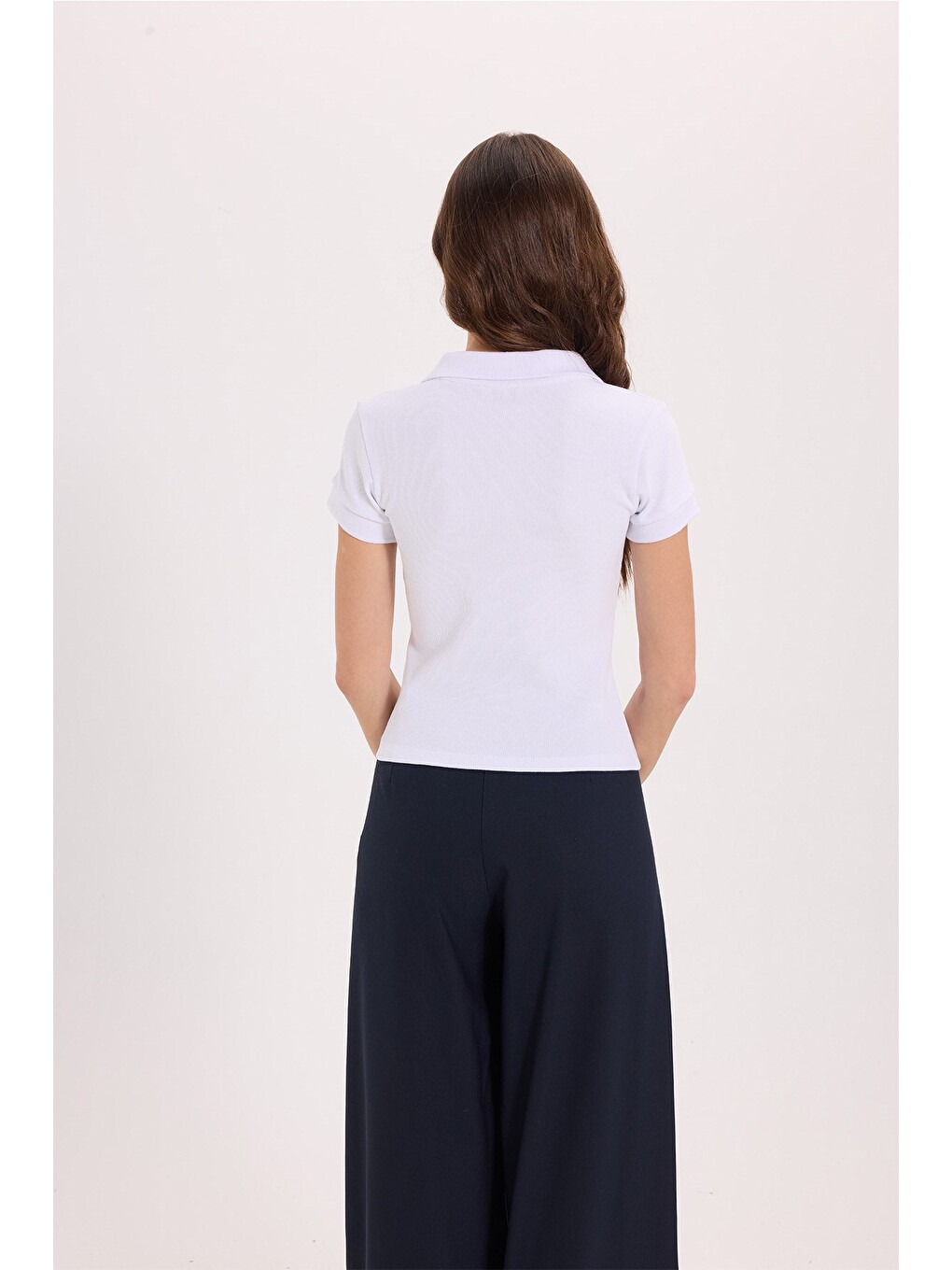 Kadın Slim Fit Dar Kesim Pamuklu Kısa Kollu Beyaz Polo Yaka Tişört-7