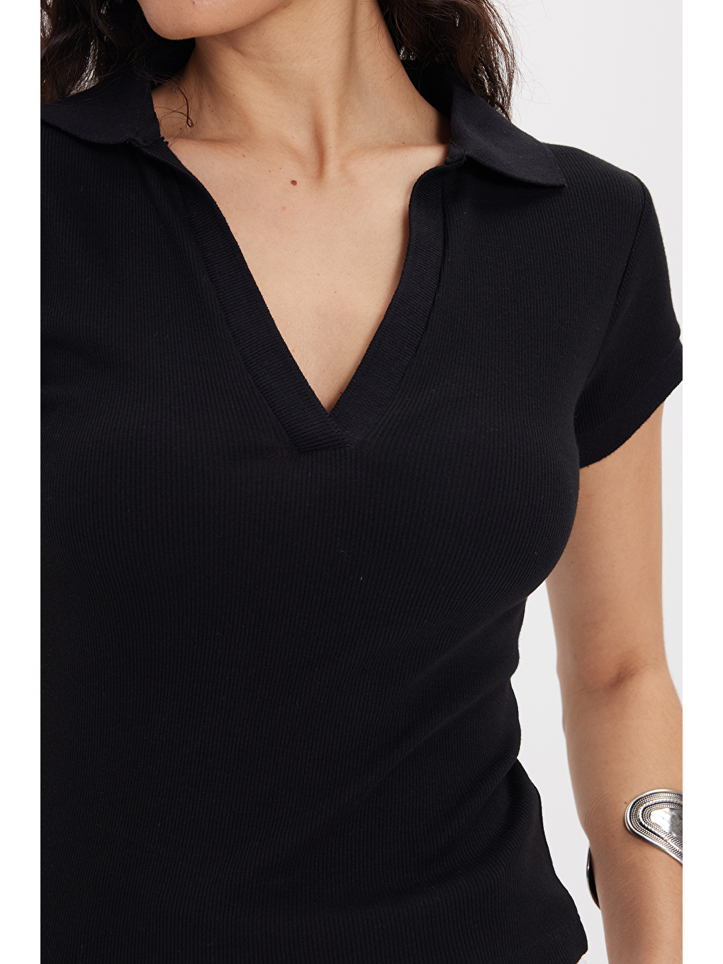 Kadın Slim Fit Dar Kesim Pamuklu Kısa Kollu Siyah Polo Yaka Tişört-4