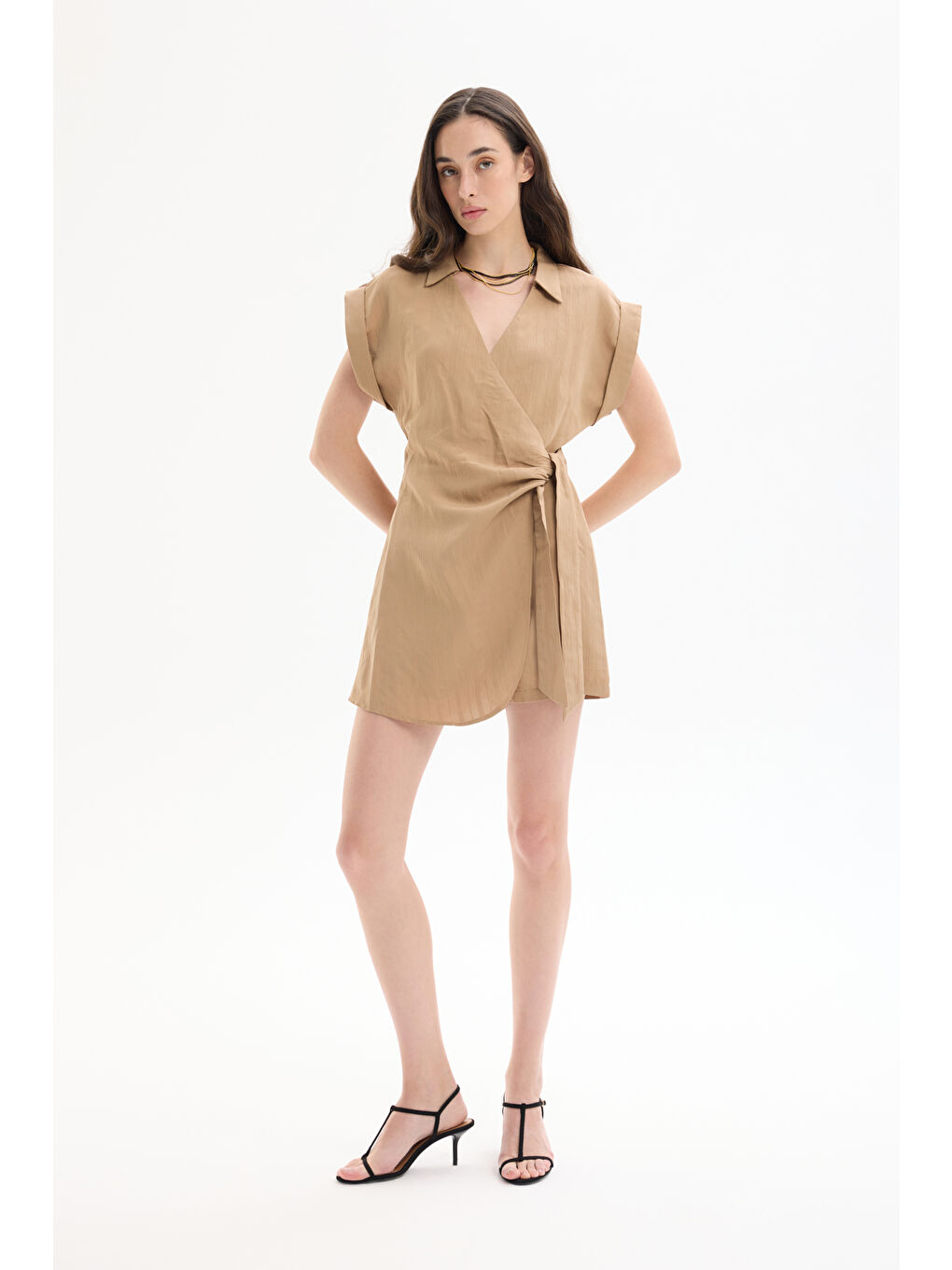 Kruvaze Yaka Beli Bağlamalı Şort Tulum Kahverengi