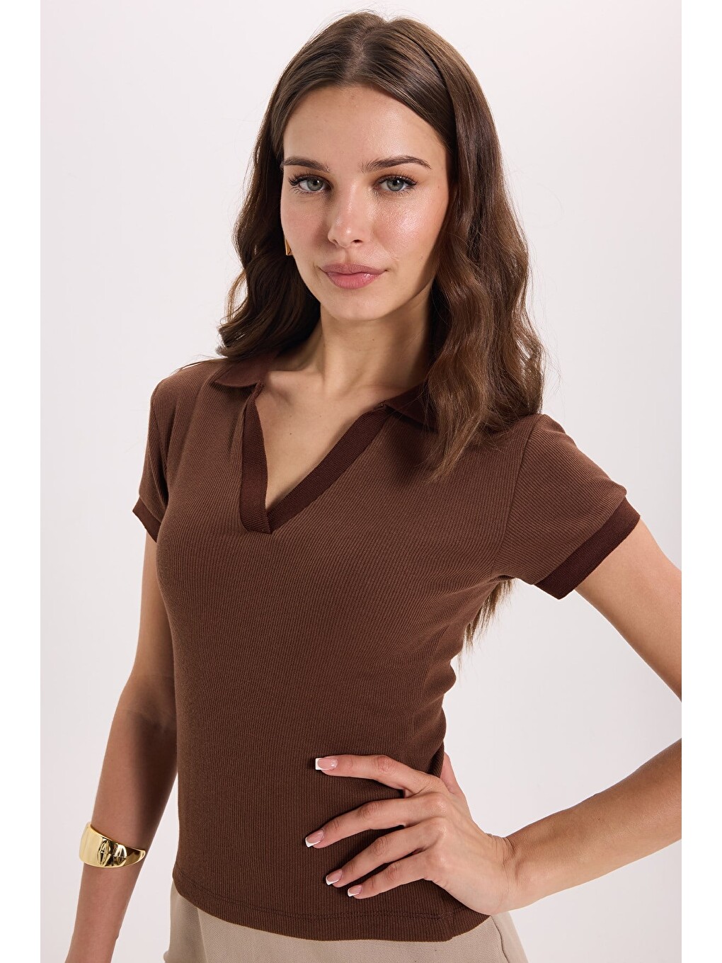 Kadın Slim Fit Dar Kesim Pamuklu Kısa Kollu Kahverengi Polo Yaka Tişört-3