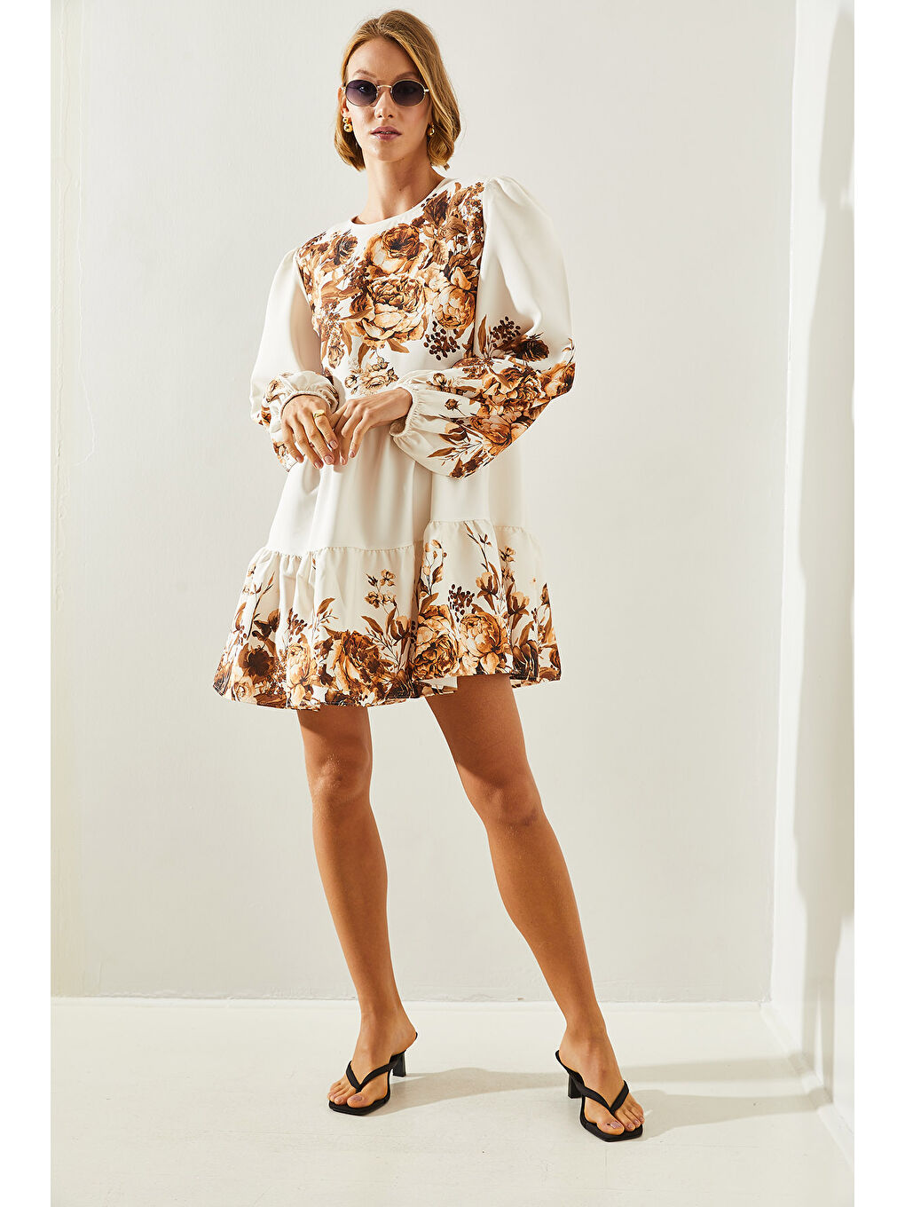 Bej Kadın Desenli Beli Dekolte Detaylı Elbise-4