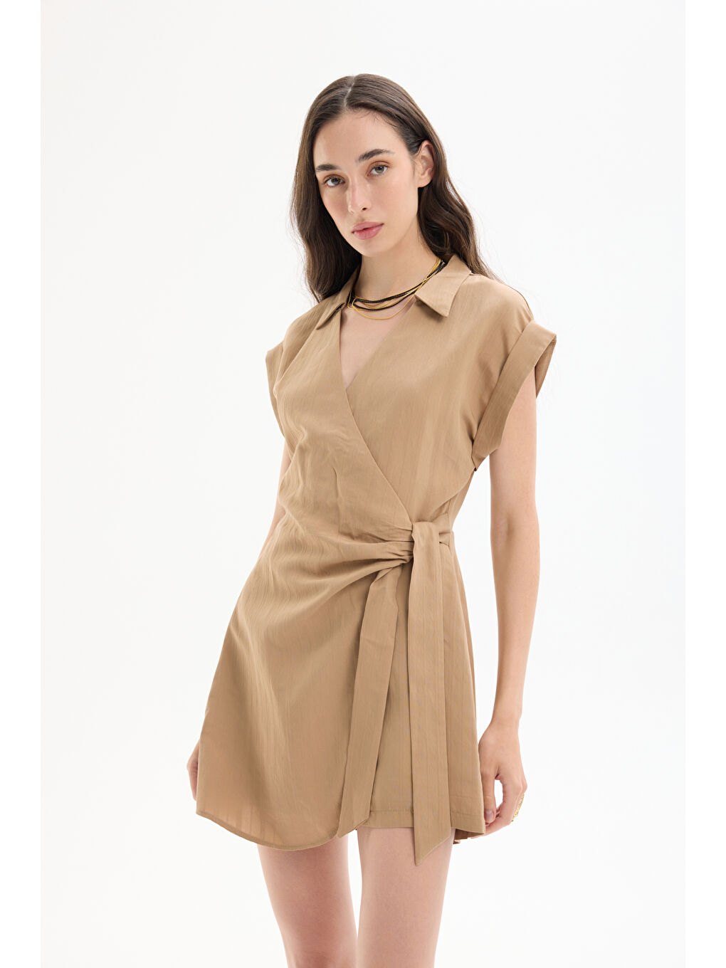 Kruvaze Yaka Beli Bağlamalı Şort Tulum Kahverengi-3