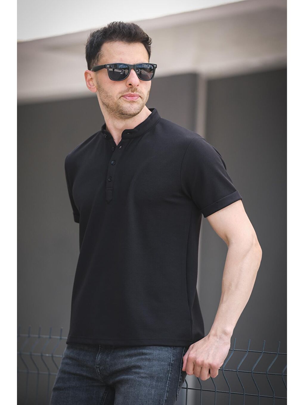 Siyah Cole Slim Fit Esnek Elastanlı Yarım Düğmeli Kısa Kol Hakim Yaka Erkek Tişört-2