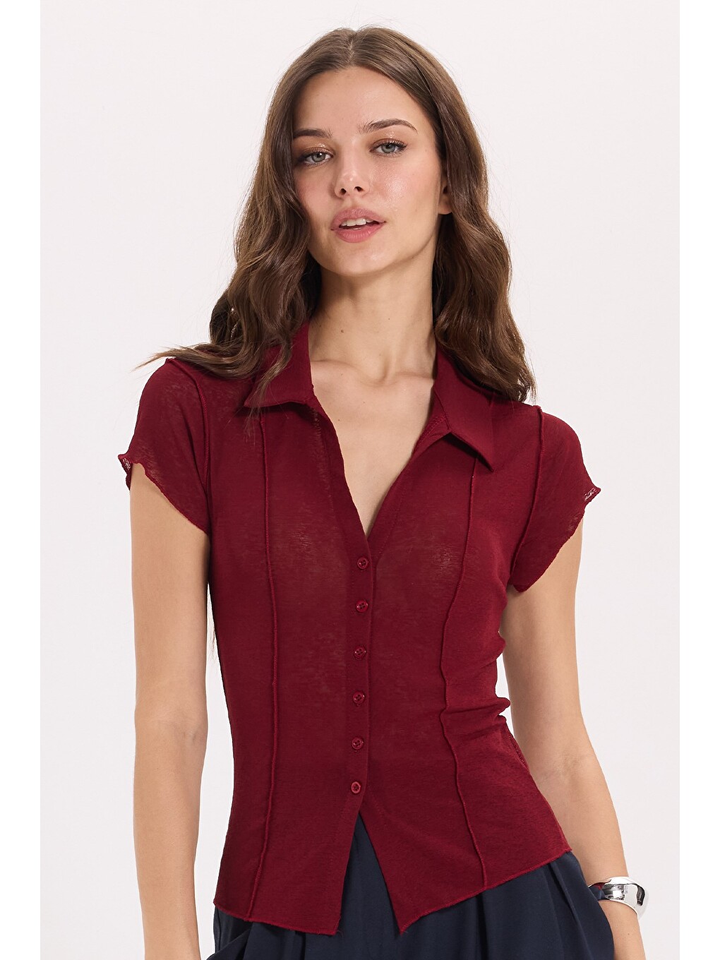 Kadın Slim Fit Dar Kesim Kısa Kollu Dikiş Detaylı Dokulu Düğmeli Bordo Bluz Gömlek