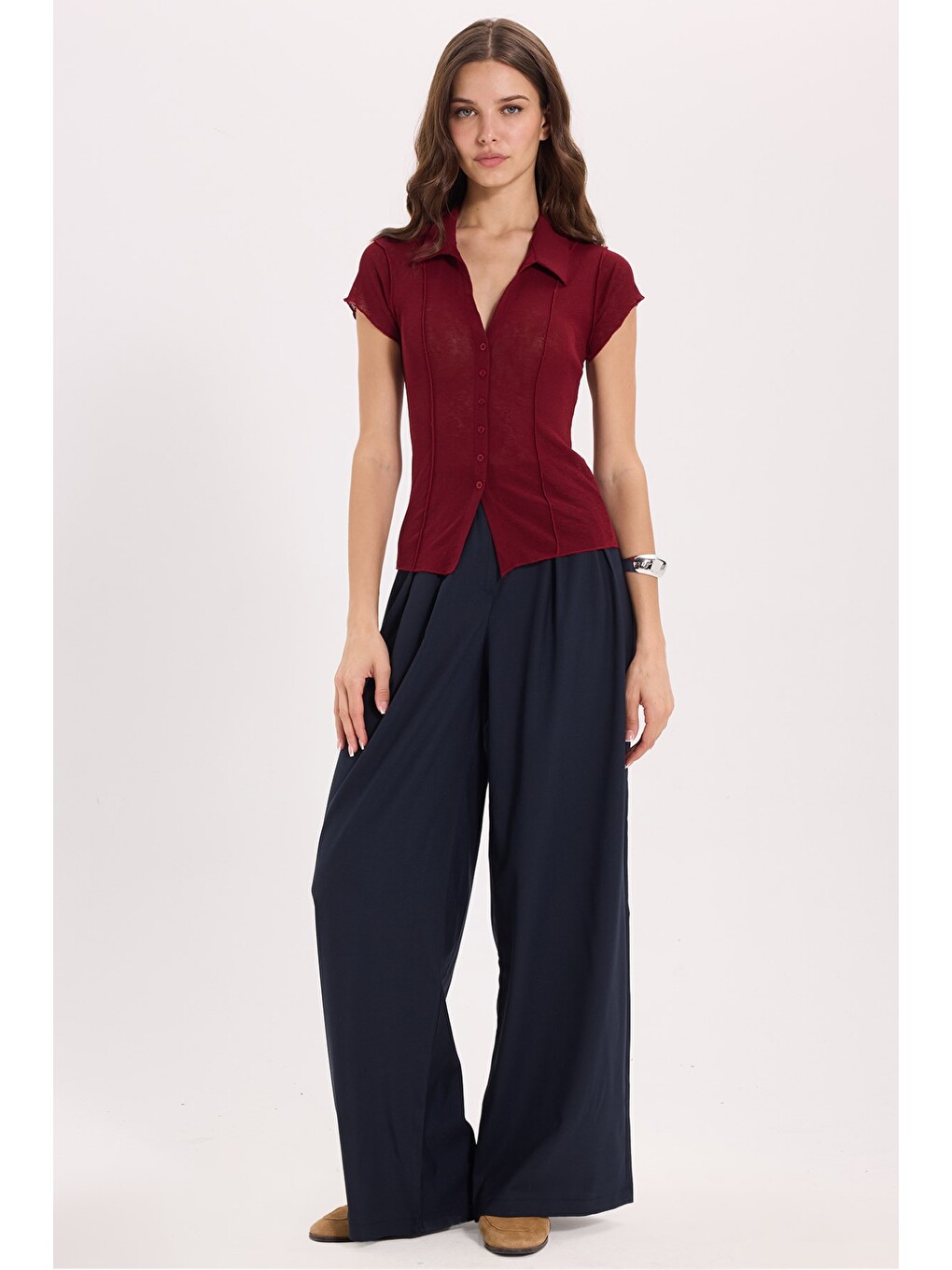 Kadın Slim Fit Dar Kesim Kısa Kollu Dikiş Detaylı Dokulu Düğmeli Bordo Bluz Gömlek-1
