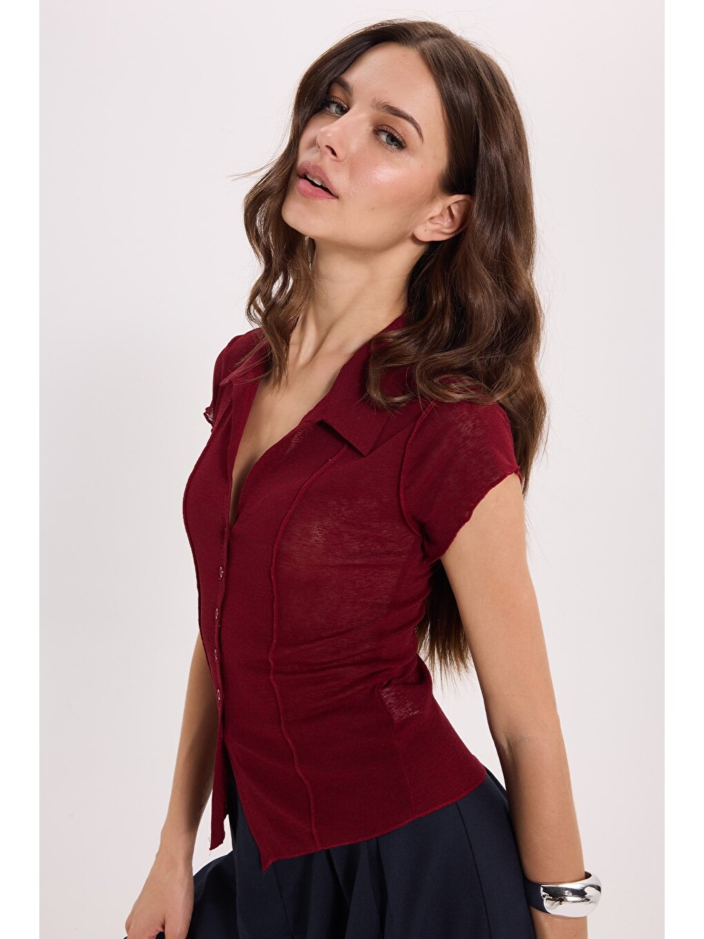 Kadın Slim Fit Dar Kesim Kısa Kollu Dikiş Detaylı Dokulu Düğmeli Bordo Bluz Gömlek-7