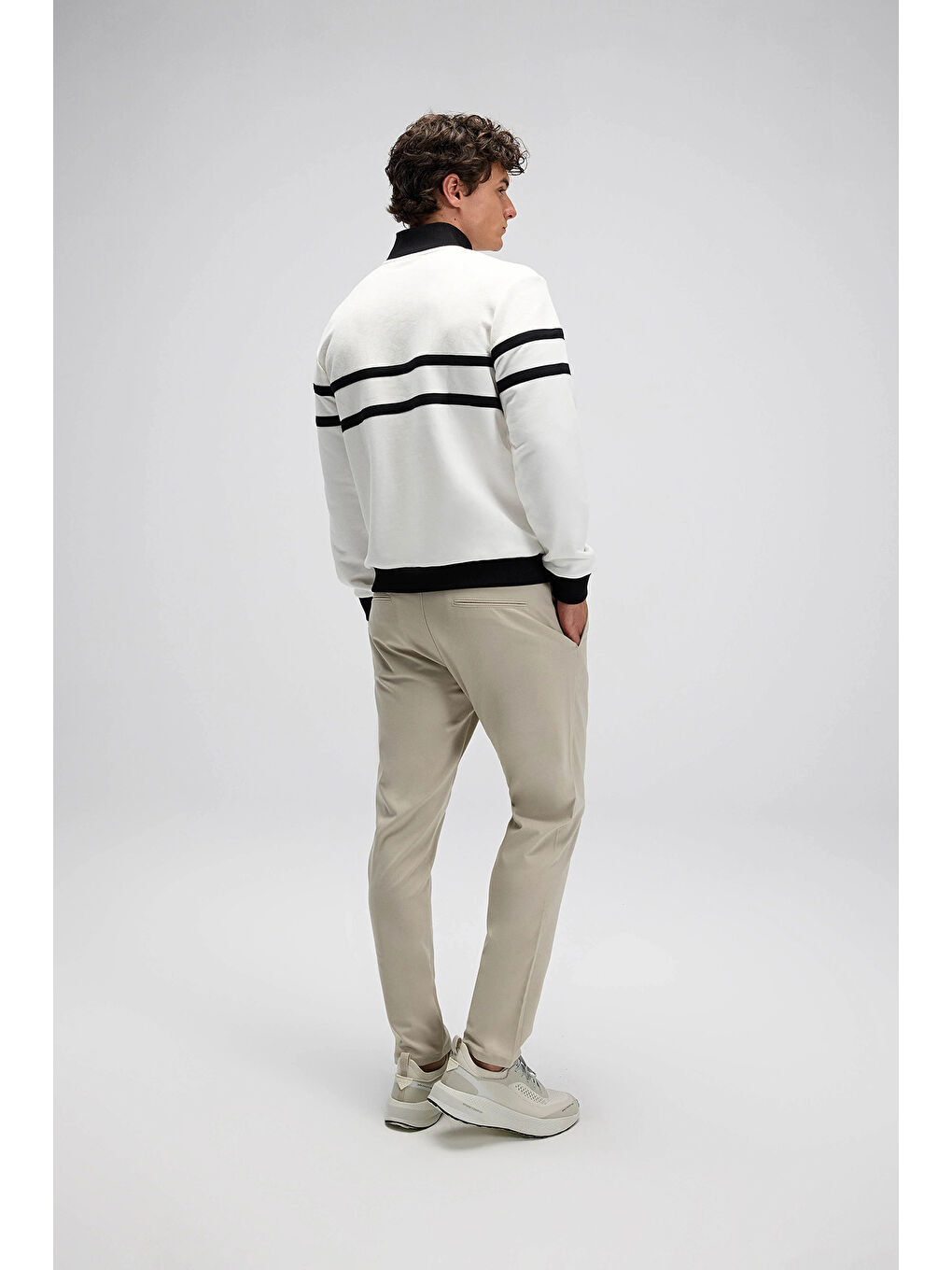 Beyaz Şeritli Pamuklu Regular Fit Yarım Fermuarlı Dik Yaka Sweat EM619-OF-4