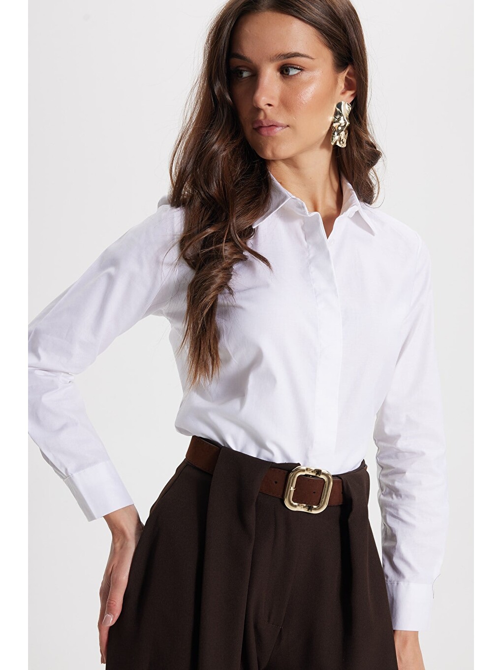 Kadın Slim Fit Dar Kesim %100 Pamuk Spor Yaka Gizli Pat Uzun Kollu Düz Oxford Beyaz Gömlek-3
