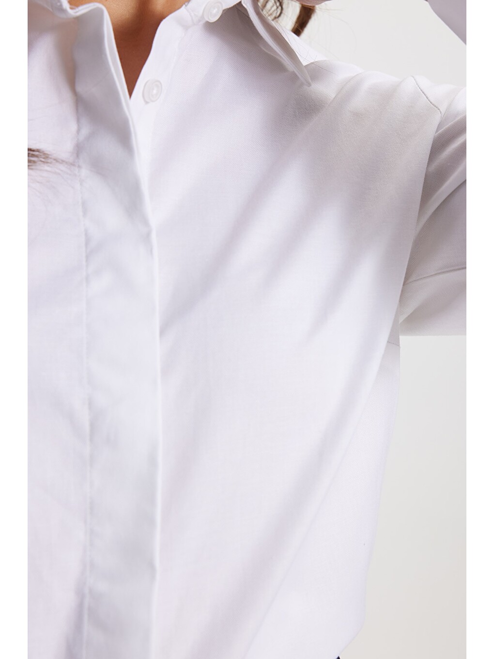 Kadın Slim Fit Dar Kesim %100 Pamuk Spor Yaka Gizli Pat Uzun Kollu Düz Oxford Beyaz Gömlek-4