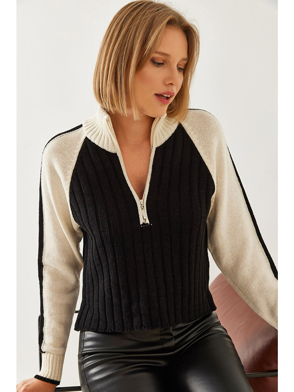 Siyah Kadın Fermuarlı Triko Kazak