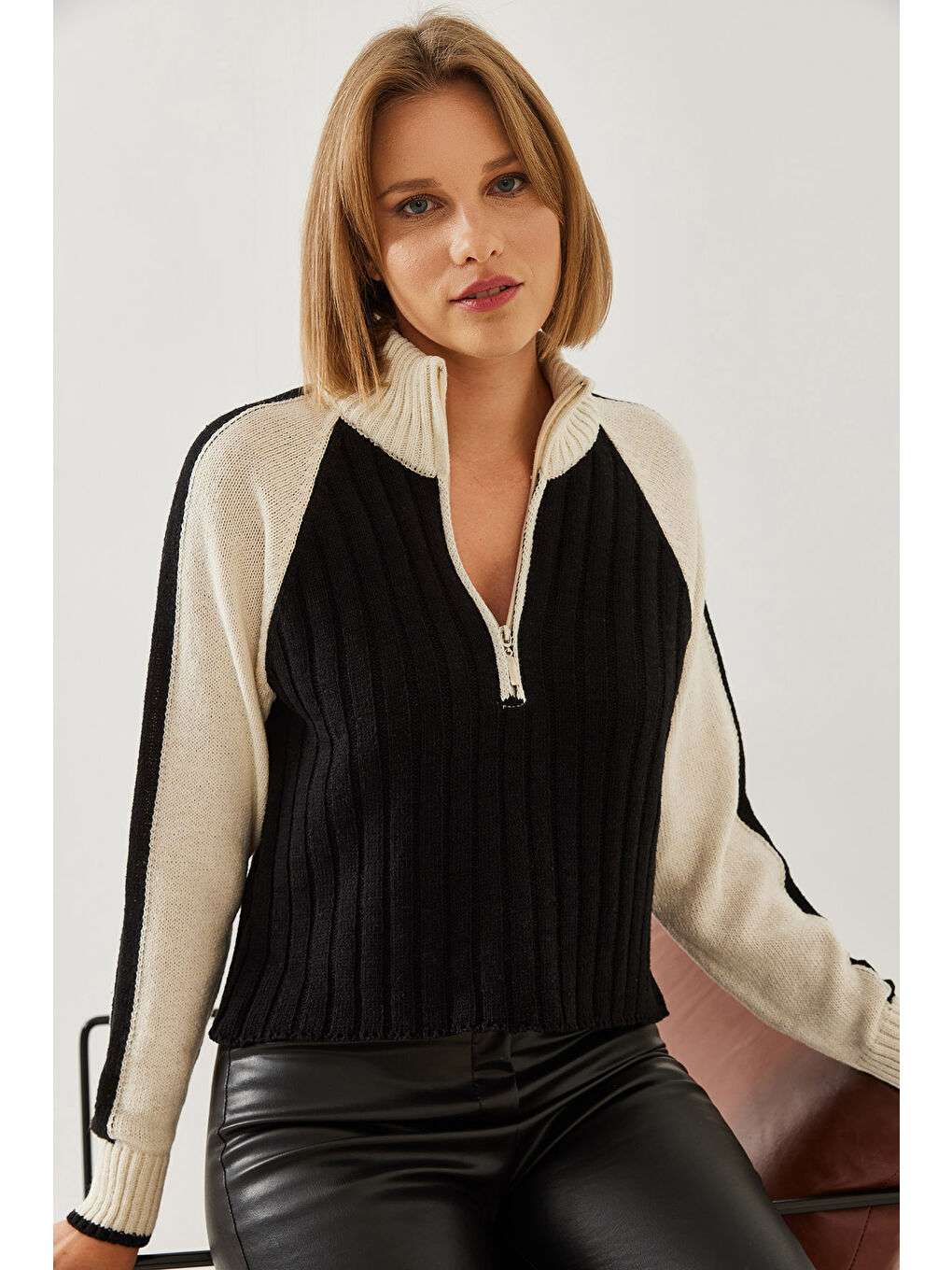 Siyah Kadın Fermuarlı Triko Kazak-1