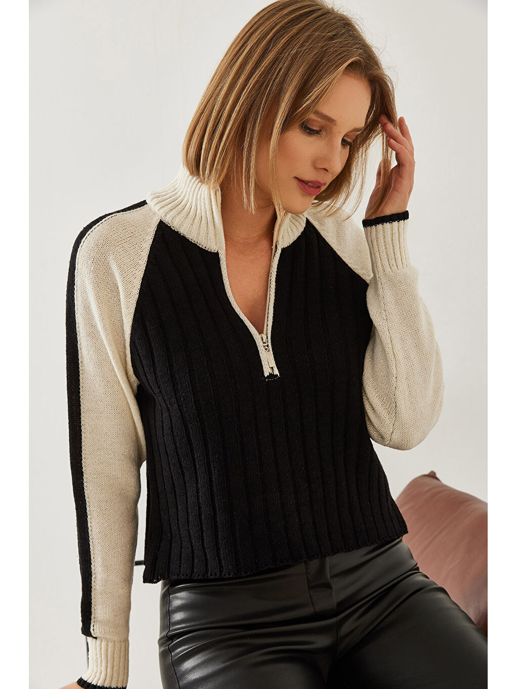 Siyah Kadın Fermuarlı Triko Kazak-2