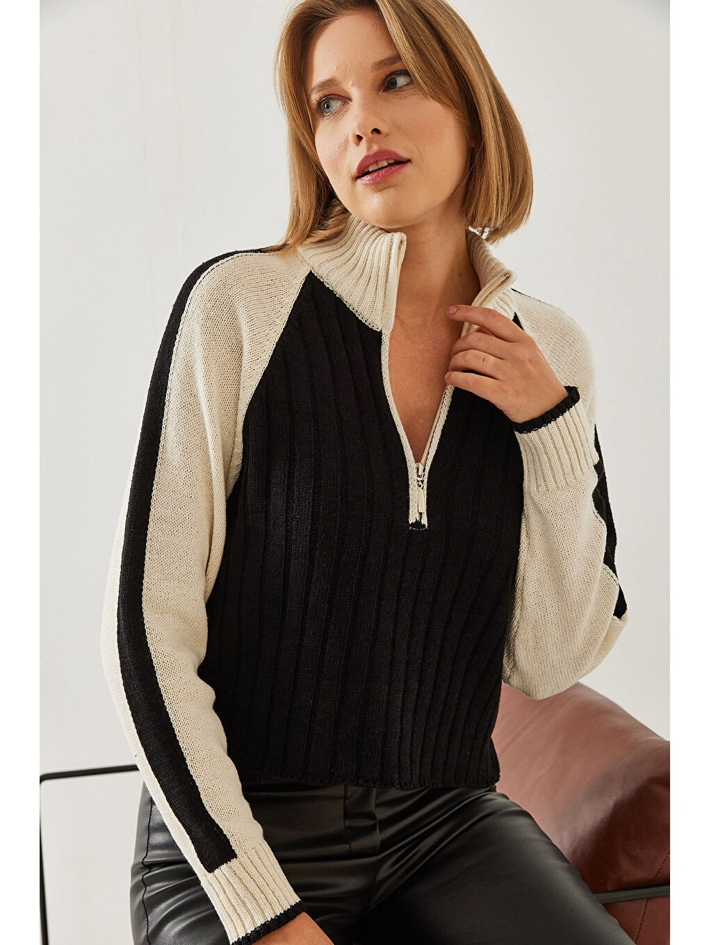 Siyah Kadın Fermuarlı Triko Kazak-3