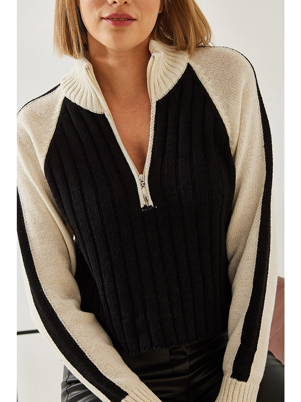 Siyah Kadın Fermuarlı Triko Kazak-4