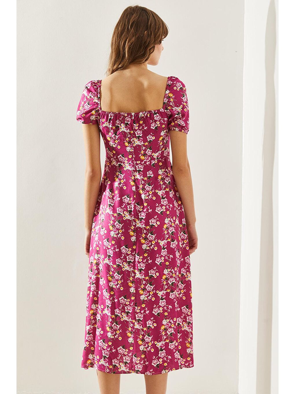 Fuşya Kadın Yaka Bağlama Detaylı Yırtmaçlı Çiçek Desenli Elbise-1