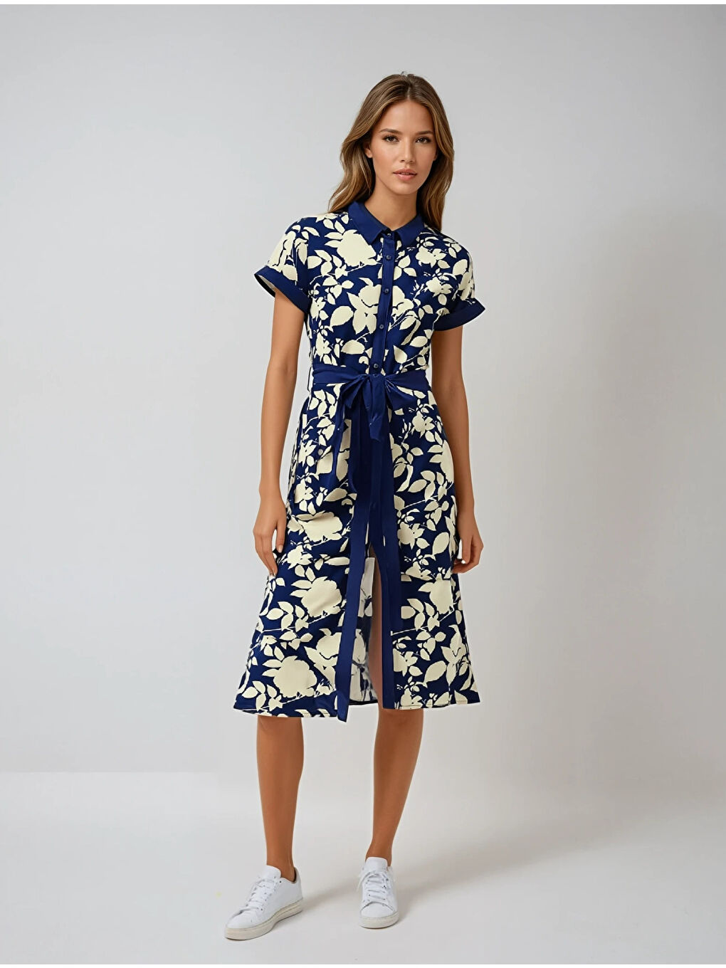 Kadın Lacivert Krem Kuşaklı Çiçek Desenli Düğmeli Yazlık Viskon Elbise HZL24S-BD124551-1