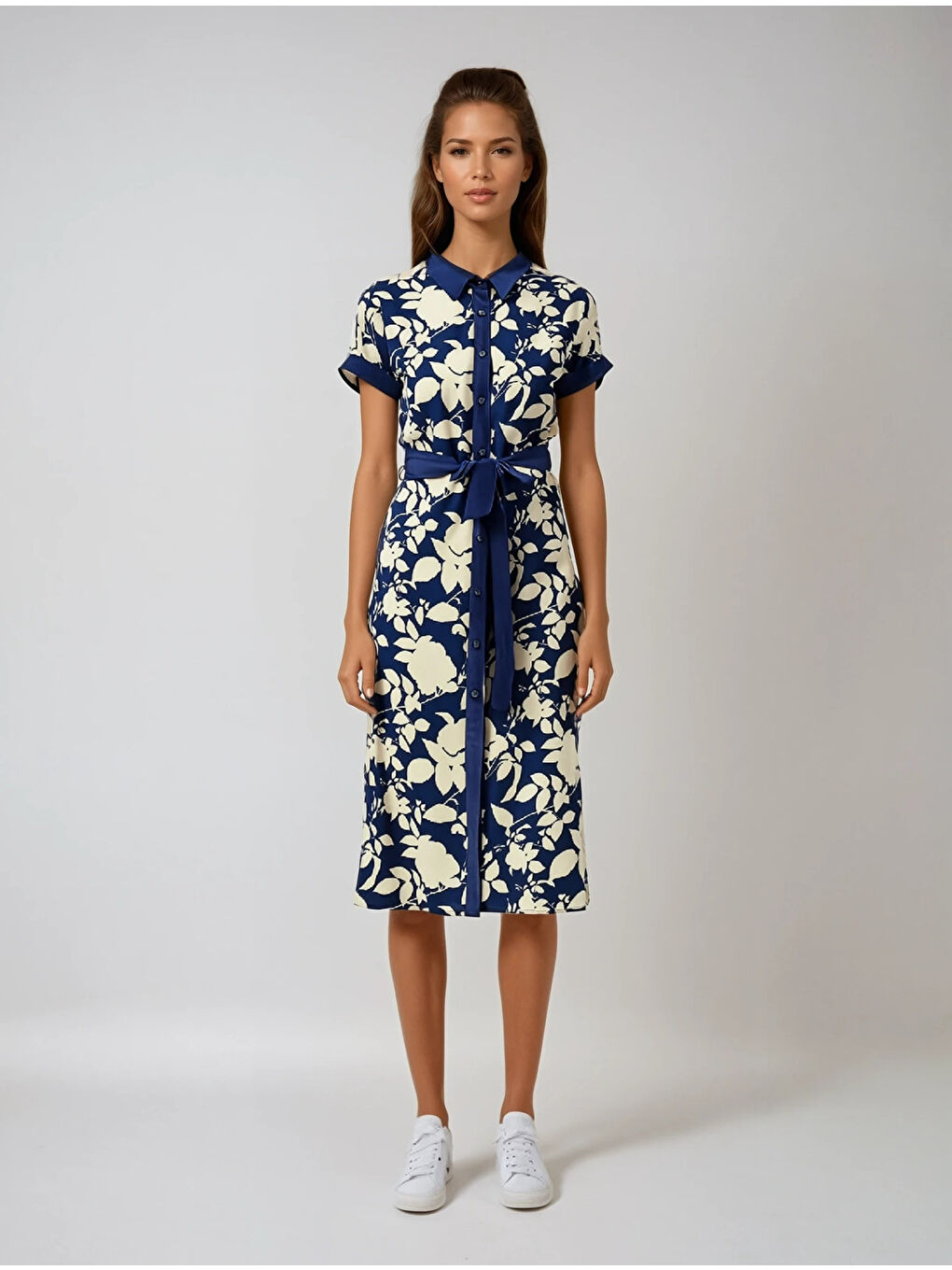 Kadın Lacivert Krem Kuşaklı Çiçek Desenli Düğmeli Yazlık Viskon Elbise HZL24S-BD124551-2