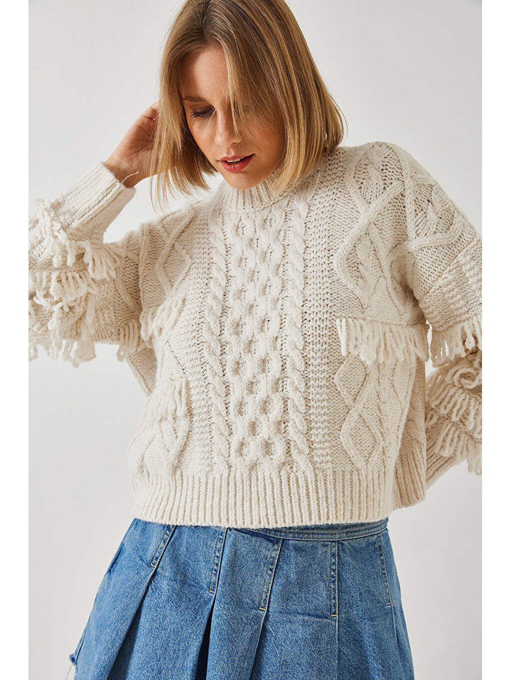 Ekru Kadın Saç Örgülü Saçaklı Triko Kazak-2