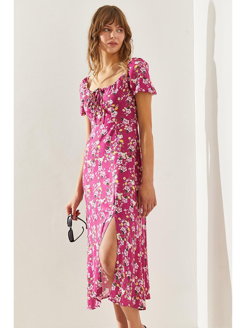 Fuşya Kadın Yaka Bağlama Detaylı Yırtmaçlı Çiçek Desenli Elbise-5