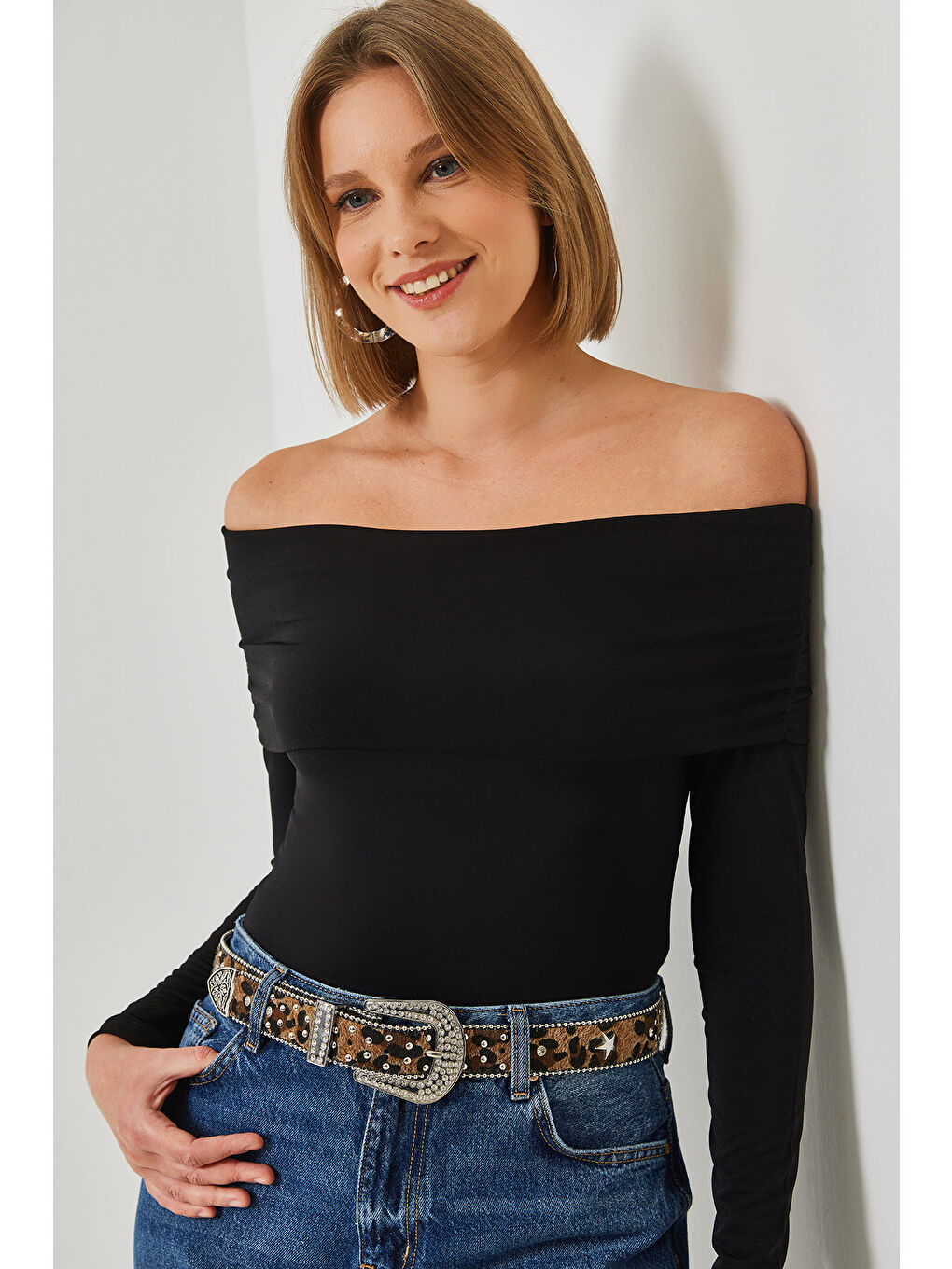 Siyah Kadın Madonna Yaka Bluz-1