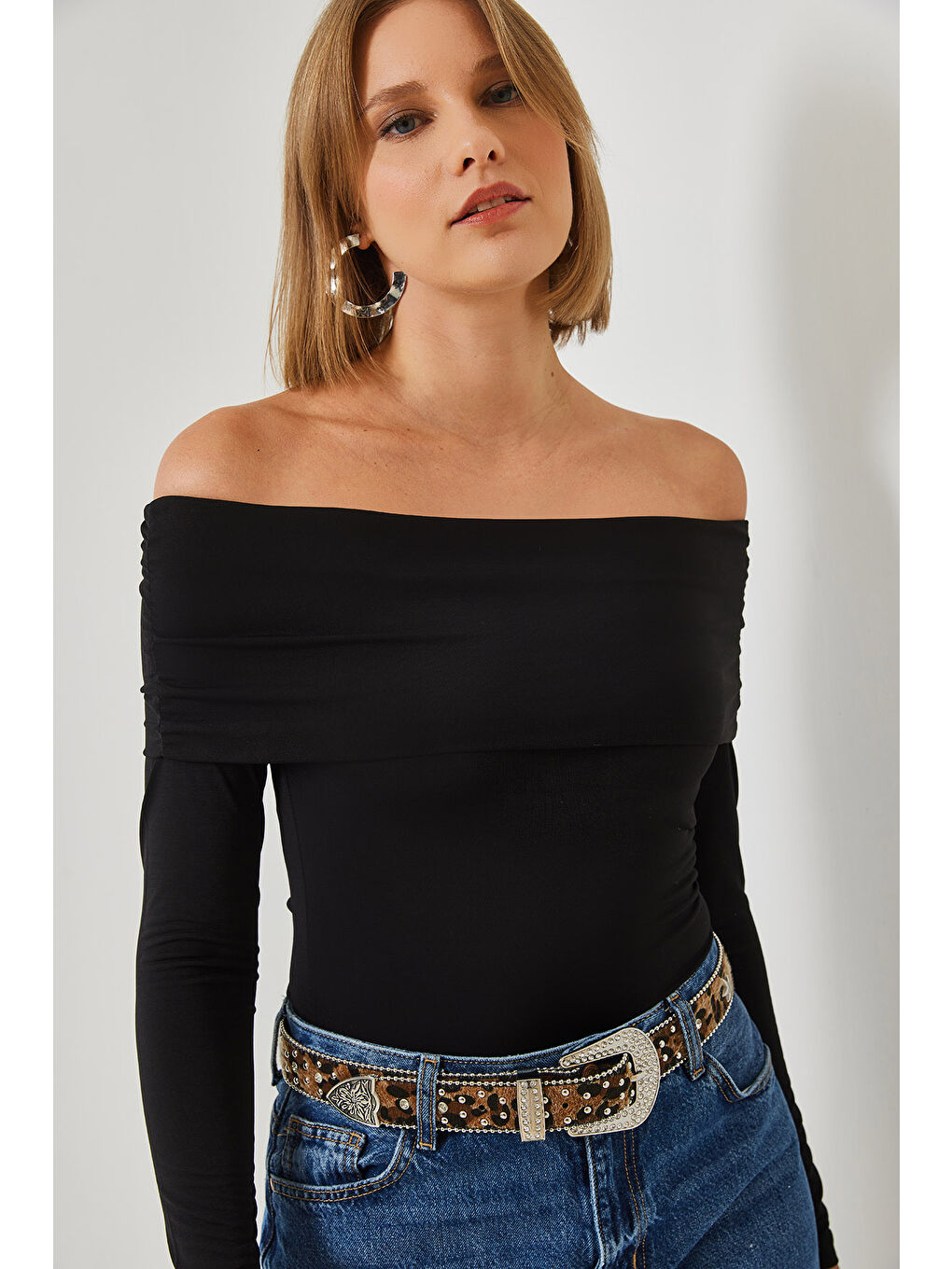 Siyah Kadın Madonna Yaka Bluz-3