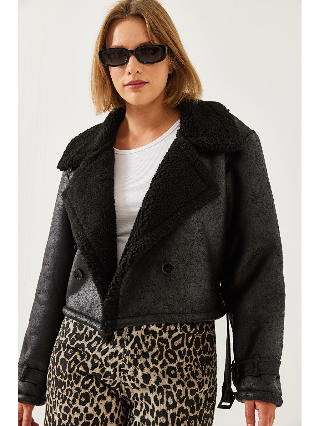 Siyah Kadın Aller Detay Crop Lamine Mont-1