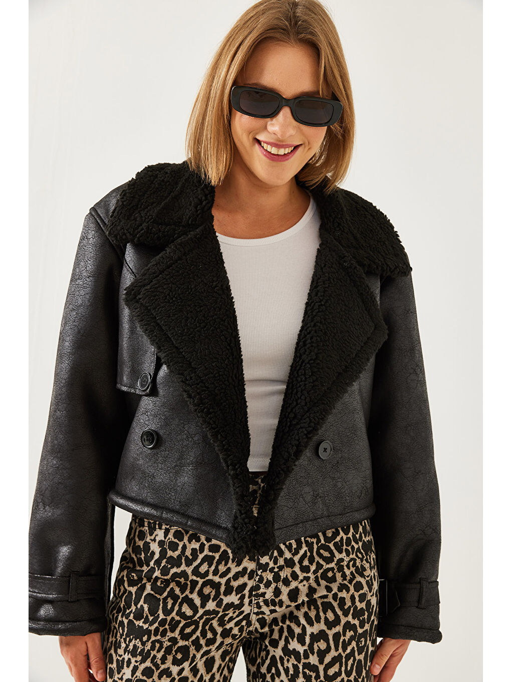 Siyah Kadın Aller Detay Crop Lamine Mont-2