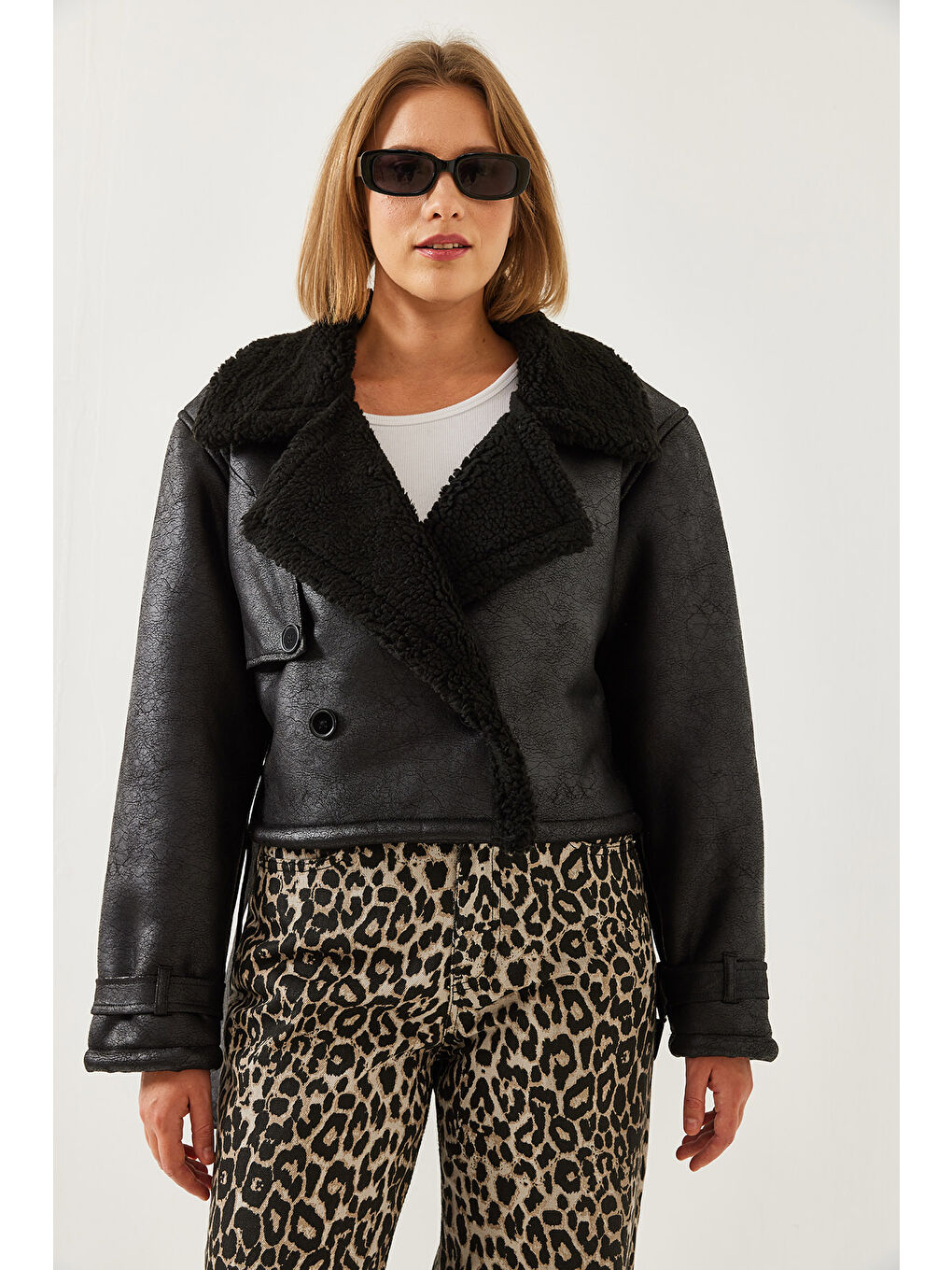 Siyah Kadın Aller Detay Crop Lamine Mont-3