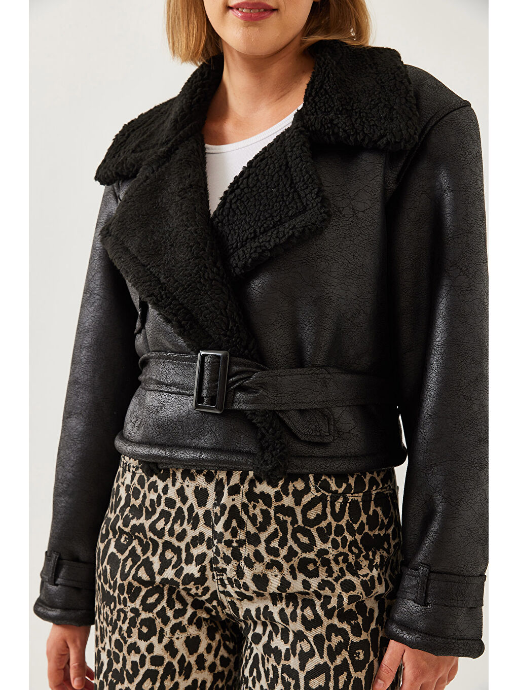 Siyah Kadın Aller Detay Crop Lamine Mont-4